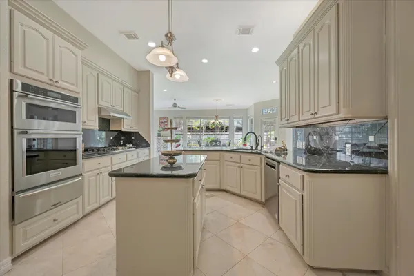 $999,000 | 3311 Oak Links Avenue, Houston, TX 77059
