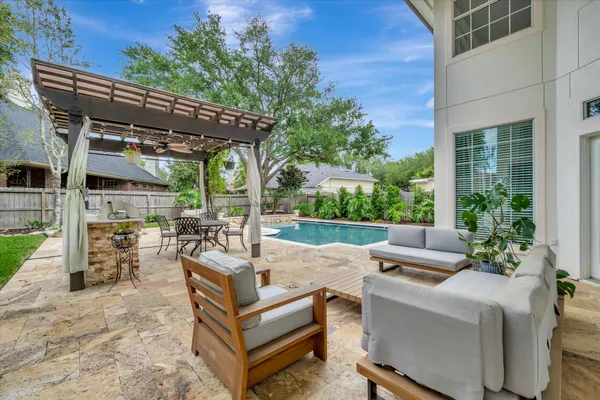 $999,000 | 3311 Oak Links Avenue, Houston, TX 77059