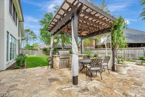 $999,000 | 3311 Oak Links Avenue, Houston, TX 77059