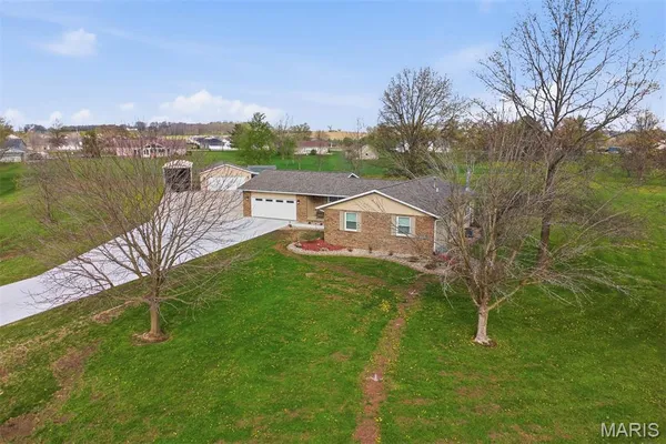 $470,000 | 12801 Sarah Drive, Highland, IL 62249