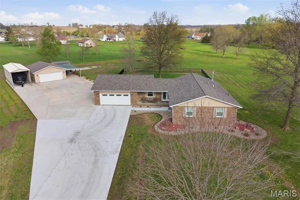 $470,000 | 12801 Sarah Drive, Highland, IL 62249