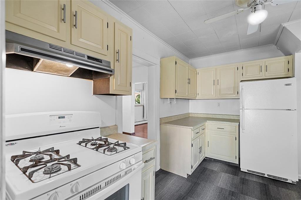 404 1/2 Franklin Avenue Vandergrift, PA 15690 - Photo 13 of 31 a kitchen with cabinets and appliances