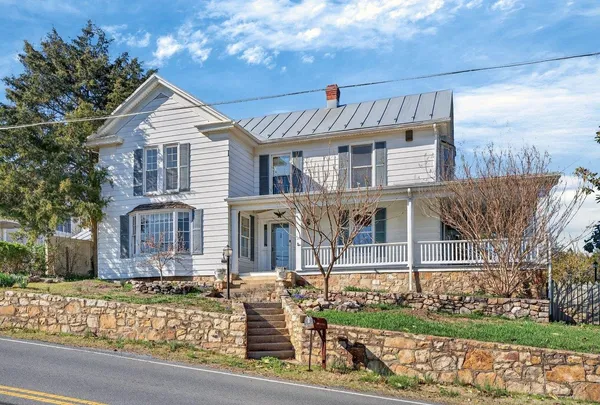 $439,900 | 422 Mechanic Street, Luray, VA 22835