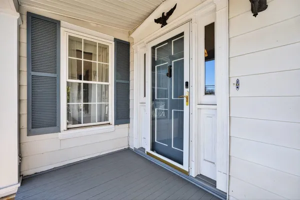 a view of an entryway of the house