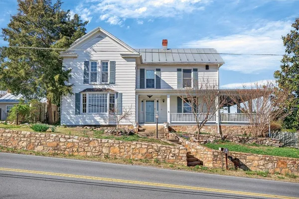$439,900 | 422 Mechanic Street, Luray, VA 22835