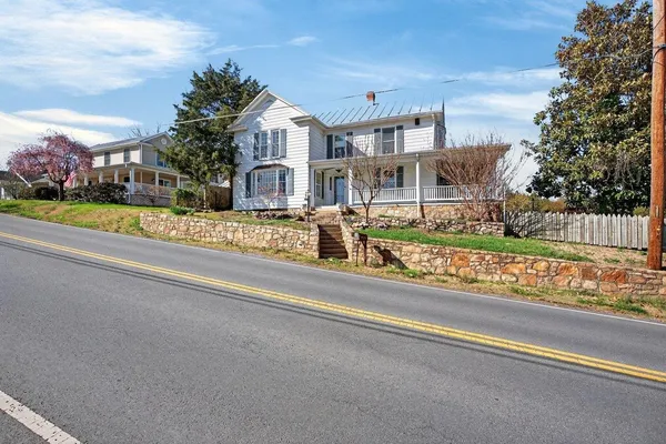 $439,900 | 422 Mechanic Street, Luray, VA 22835