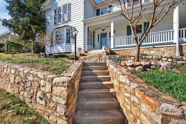 $439,900 | 422 Mechanic Street, Luray, VA 22835