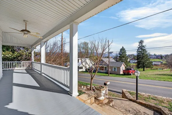 $439,900 | 422 Mechanic Street, Luray, VA 22835