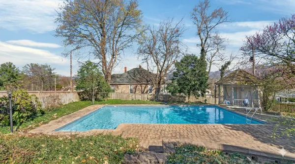 $439,900 | 422 Mechanic Street, Luray, VA 22835