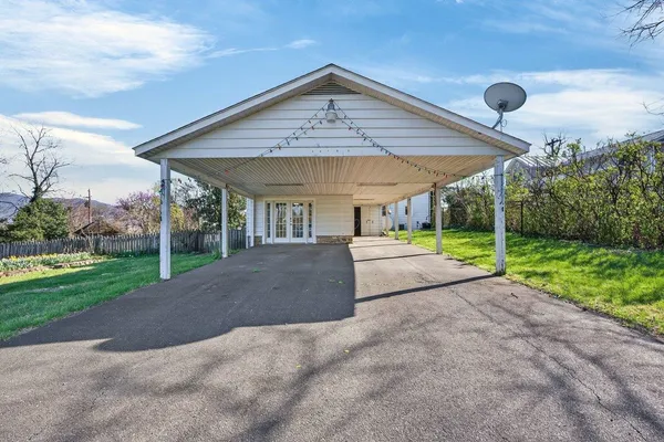 $439,900 | 422 Mechanic Street, Luray, VA 22835