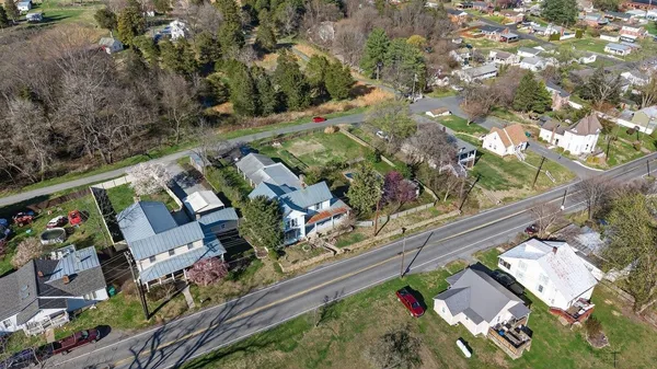 $439,900 | 422 Mechanic Street, Luray, VA 22835