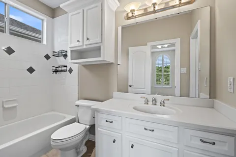 $875,000 | 70 Blooming Grove Lane, Houston, TX 77077