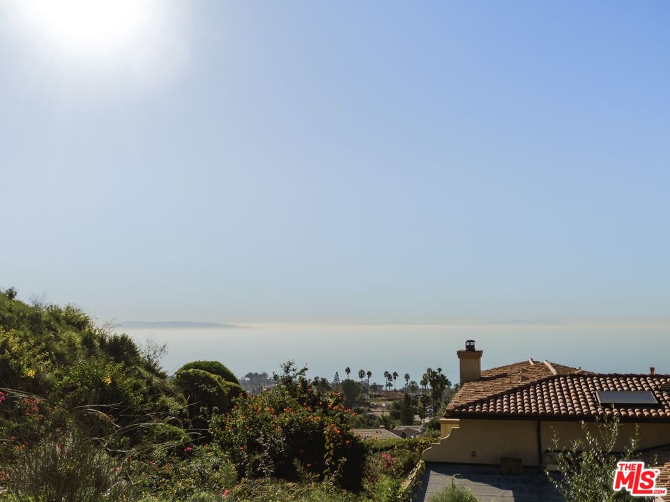 1046 Enchanted Way Pacific Palisades, CA 90272 - Photo 8 of 11