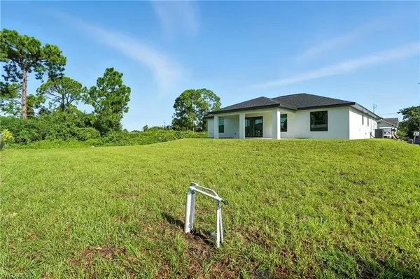 $2,000 | 2707 34th Street Southwest, Lehigh Acres, FL 33976