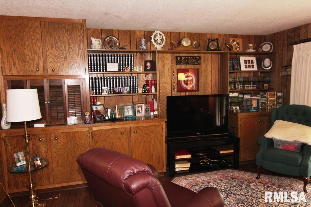 2144 Meadowbrook Road Davenport, IA 52807 - Photo 13 of 22 Gallery Image 13