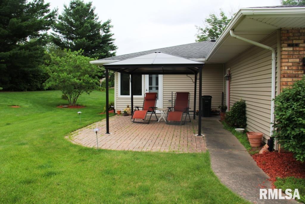2144 Meadowbrook Road Davenport, IA 52807 - Photo 2 of 22 Gallery Image 2