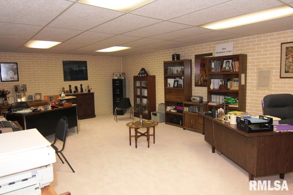 2144 Meadowbrook Road Davenport, IA 52807 - Photo 21 of 22 Gallery Image 21