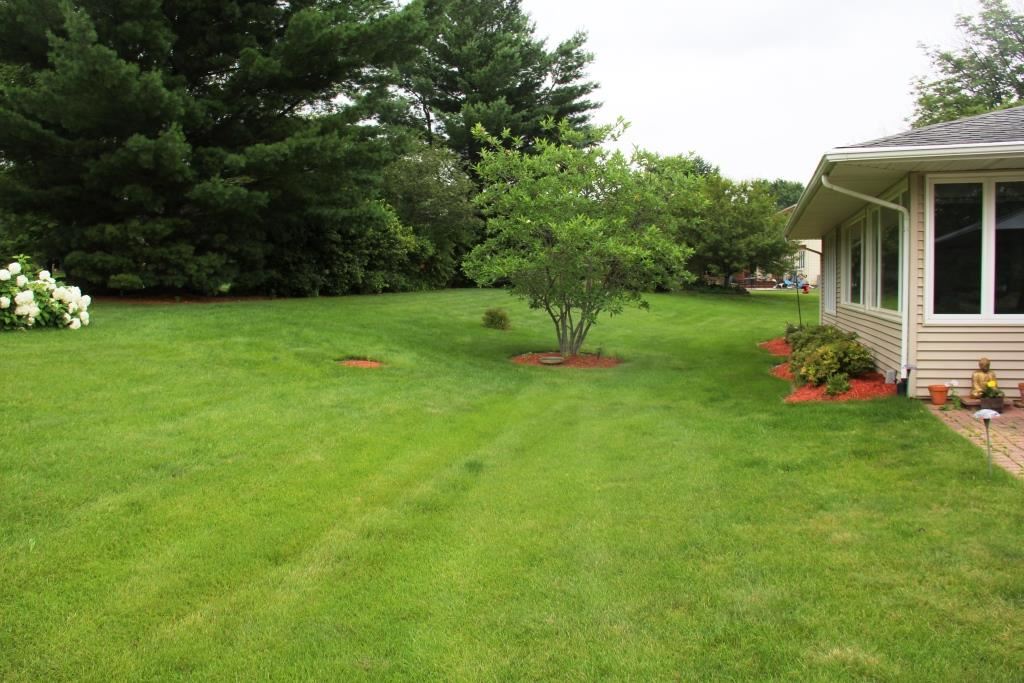 2144 Meadowbrook Road Davenport, IA 52807 - Photo 4 of 22 Gallery Image 4