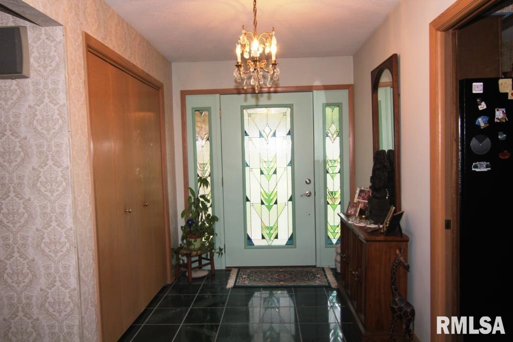 2144 Meadowbrook Road Davenport, IA 52807 - Photo 5 of 22 Gallery Image 5