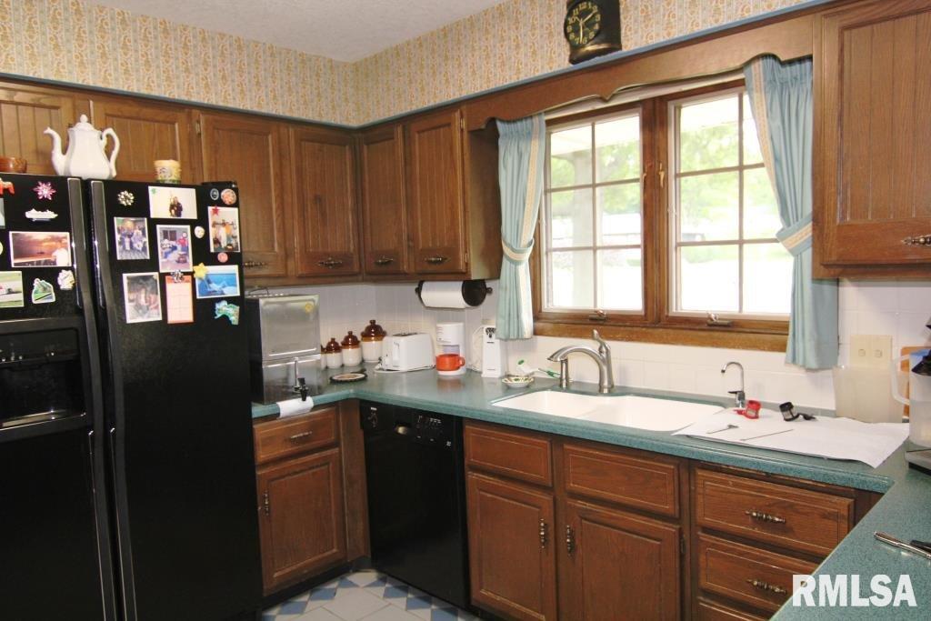 2144 Meadowbrook Road Davenport, IA 52807 - Photo 6 of 22 Gallery Image 6