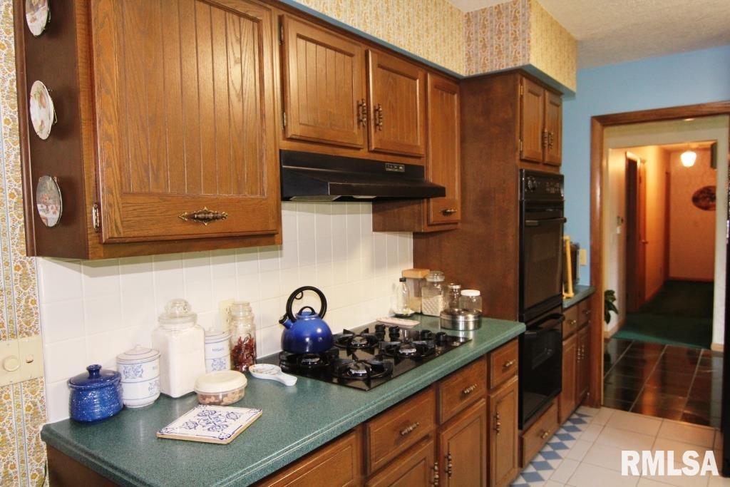 2144 Meadowbrook Road Davenport, IA 52807 - Photo 7 of 22 Gallery Image 7