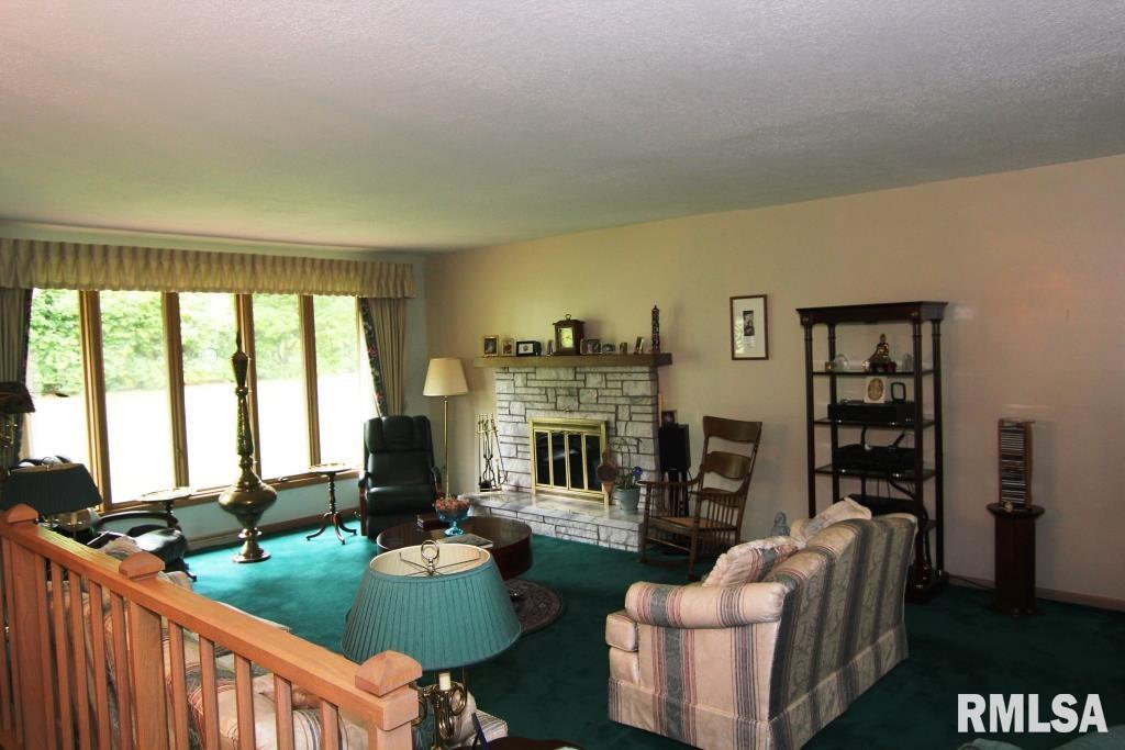 2144 Meadowbrook Road Davenport, IA 52807 - Photo 9 of 22 Gallery Image 9