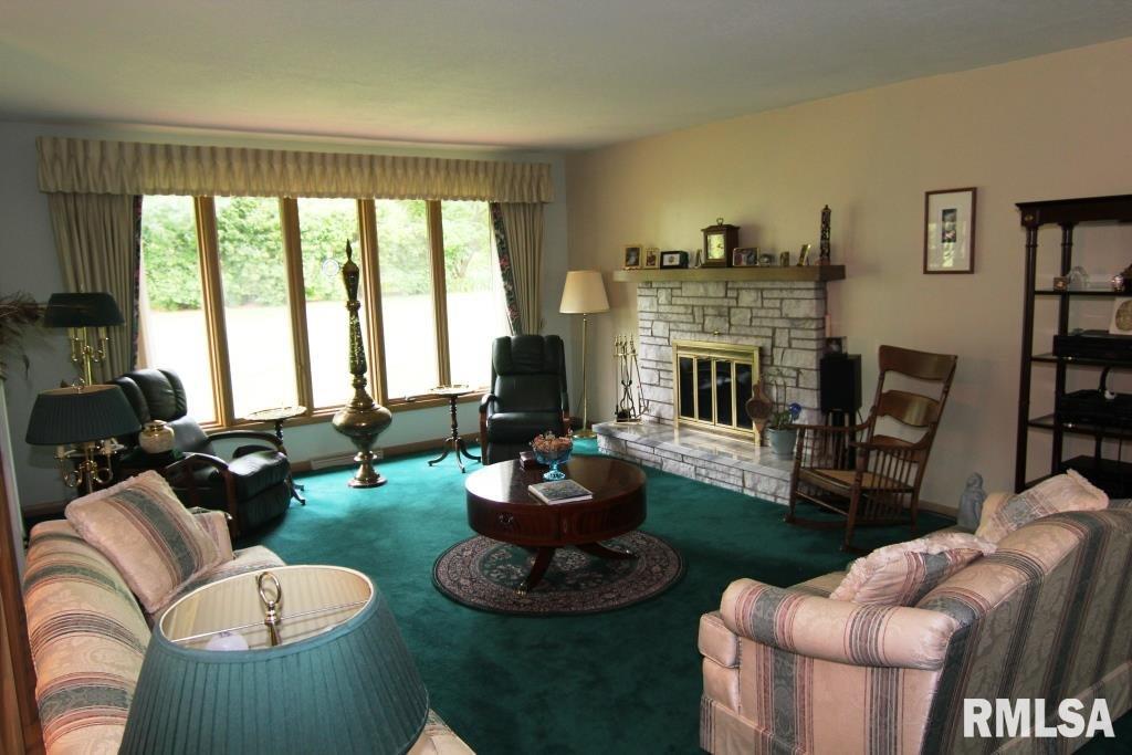2144 Meadowbrook Road Davenport, IA 52807 - Photo 10 of 22 Gallery Image 10
