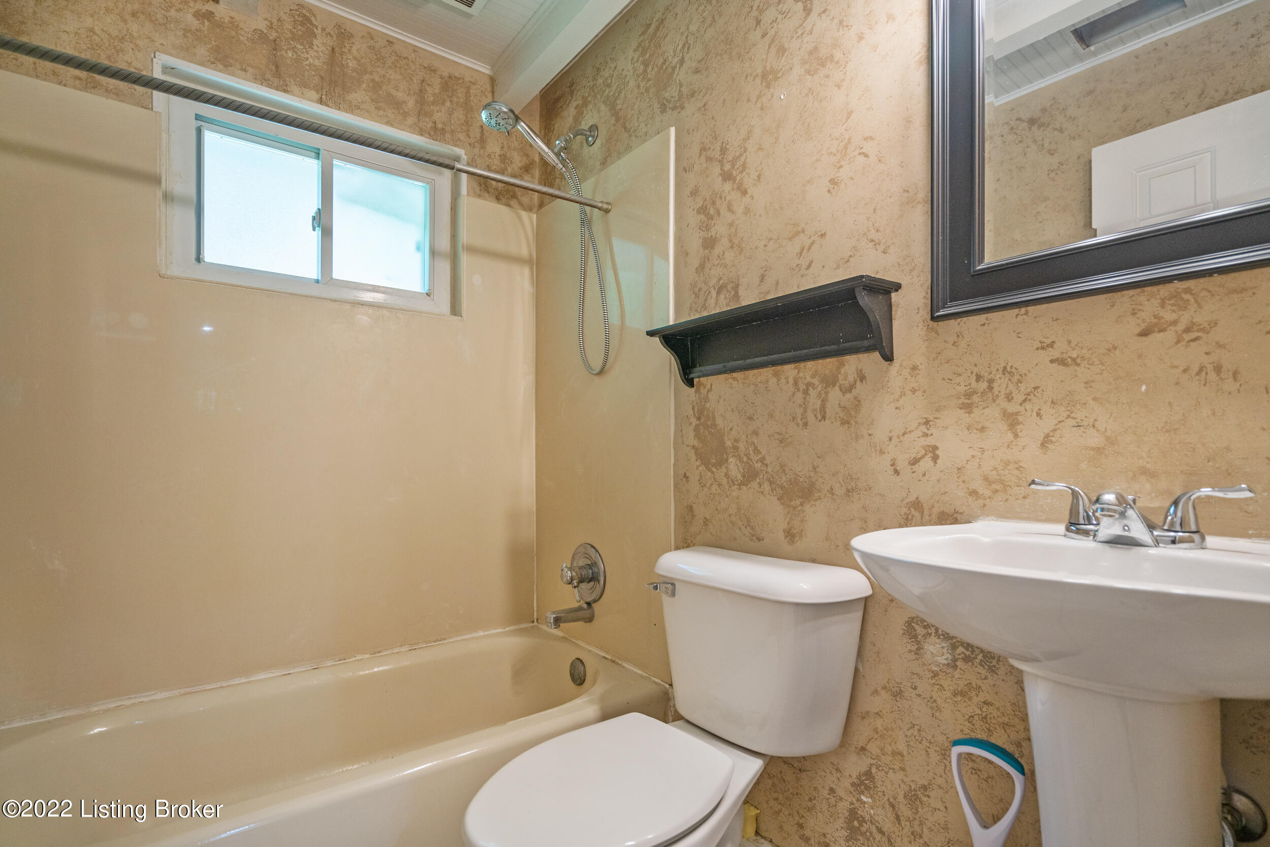 7804 Rollington Road Pewee Valley, KY 40056 - Photo 17 of 49 Hall Full Bathroom