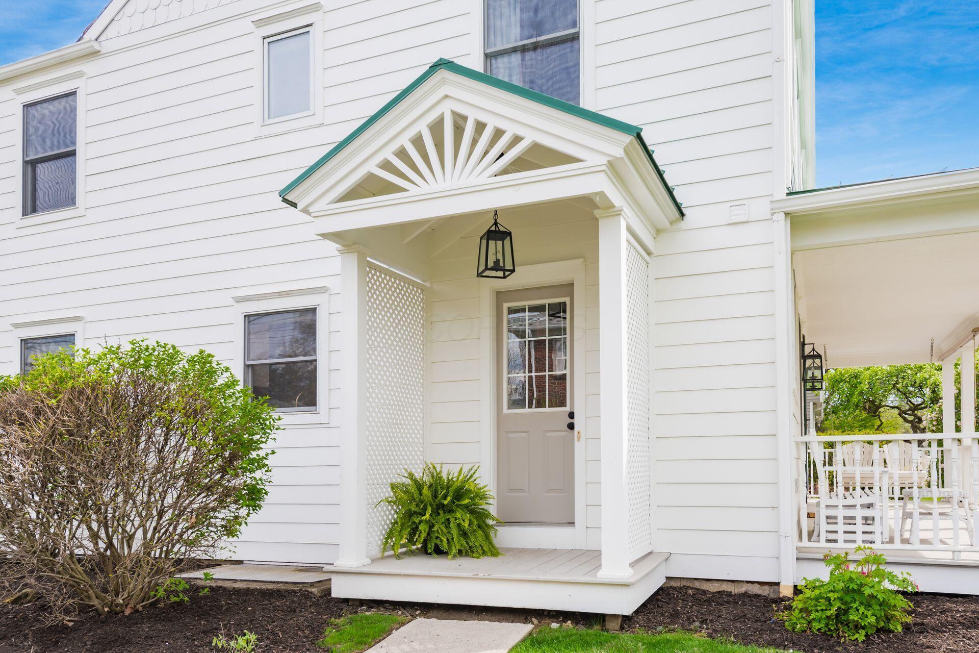 432 South Chesterfield Road Columbus, OH 43209 - Photo 49 of 60 Covered Side Entry