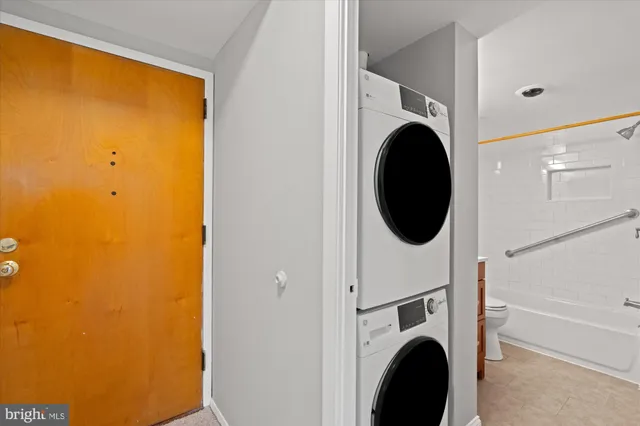 a close up view of a washer and dryer