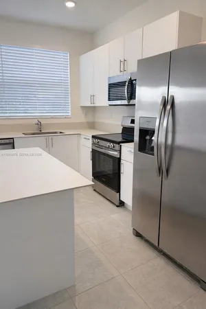 $2,350 | 2803 Southeast 26th Avenue, Homestead, FL 33035