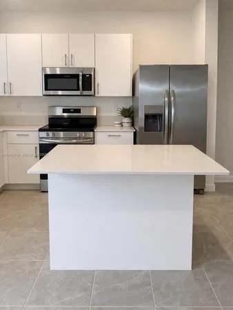 $2,350 | 2803 Southeast 26th Avenue, Homestead, FL 33035