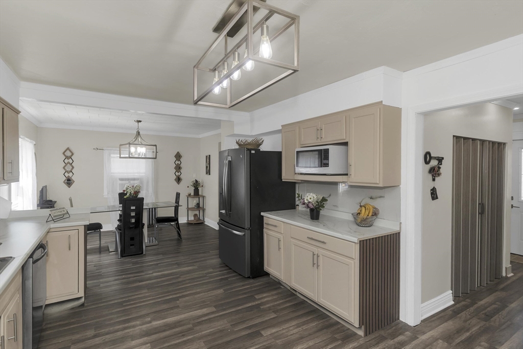 15 Merida Street Springfield, MA 01104 - Photo 2 of 26