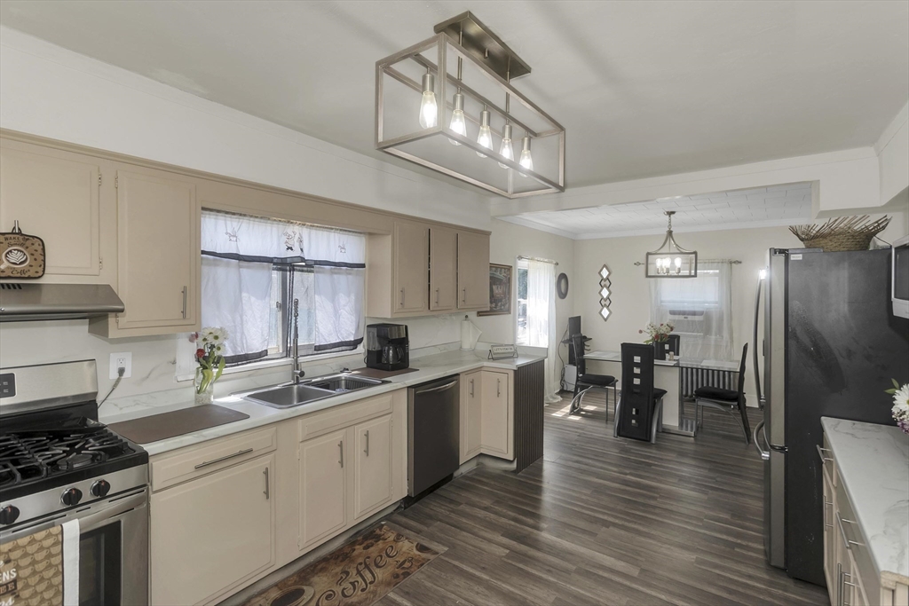 15 Merida Street Springfield, MA 01104 - Photo 3 of 26