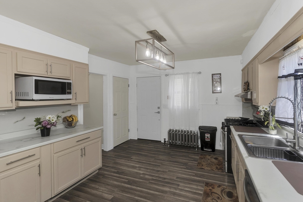 15 Merida Street Springfield, MA 01104 - Photo 4 of 26
