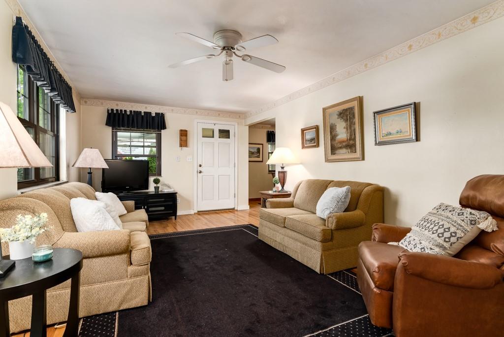 8125 Peebles Road Pittsburgh, PA 15237 - Photo 4 of 22 a living room with furniture