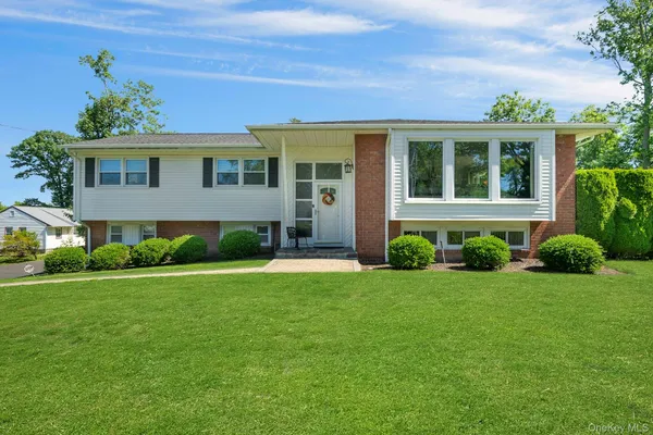 $1,378,000 | 101 Windsor Ovl, New Rochelle, NY 10805