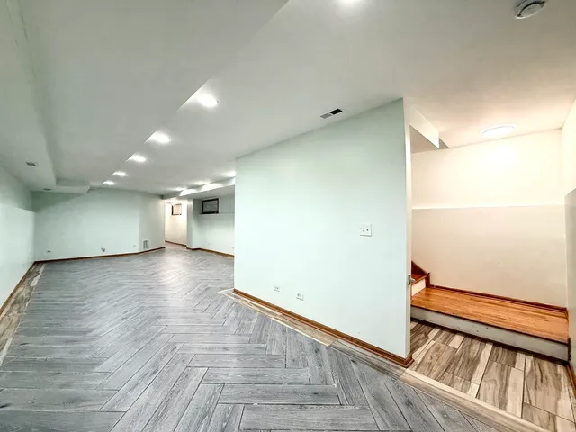 $2,750 | 2207 West Warren Boulevard, Unit 1, Chicago, IL 60612