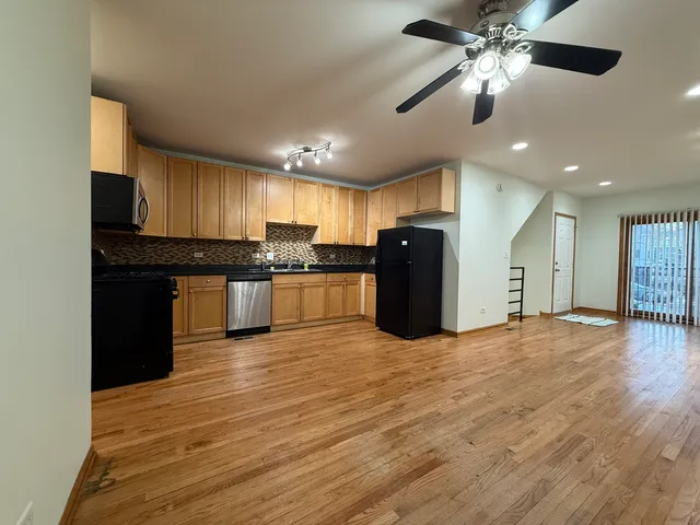 $2,750 | 2207 West Warren Boulevard, Unit 1, Chicago, IL 60612