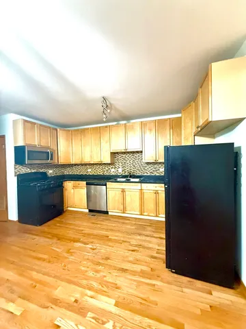$2,750 | 2207 West Warren Boulevard, Unit 1, Chicago, IL 60612