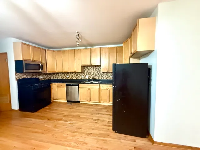 $2,750 | 2207 West Warren Boulevard, Unit 1, Chicago, IL 60612