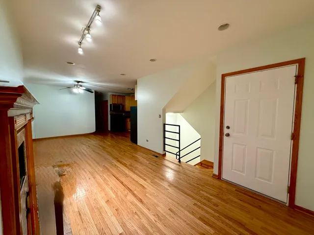 $2,750 | 2207 West Warren Boulevard, Unit 1, Chicago, IL 60612