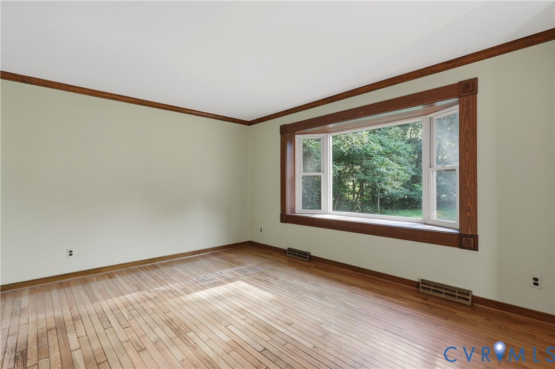 Hardwood flooring, bay window, wood trim, crown mo