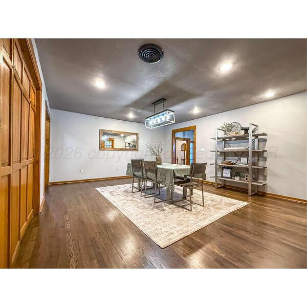 933 Elmore Street Borger, TX 79007 - Photo 20 of 53 a kitchen with a table and chairs