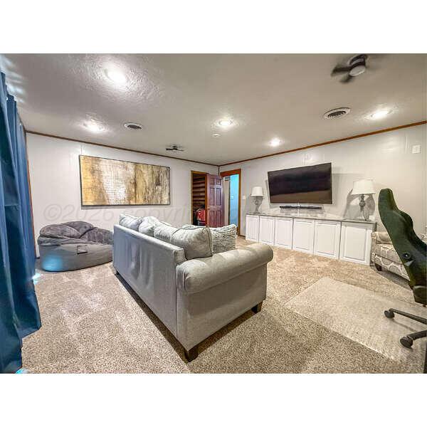 933 Elmore Street Borger, TX 79007 - Photo 30 of 53 a living room with furniture and a flat screen tv