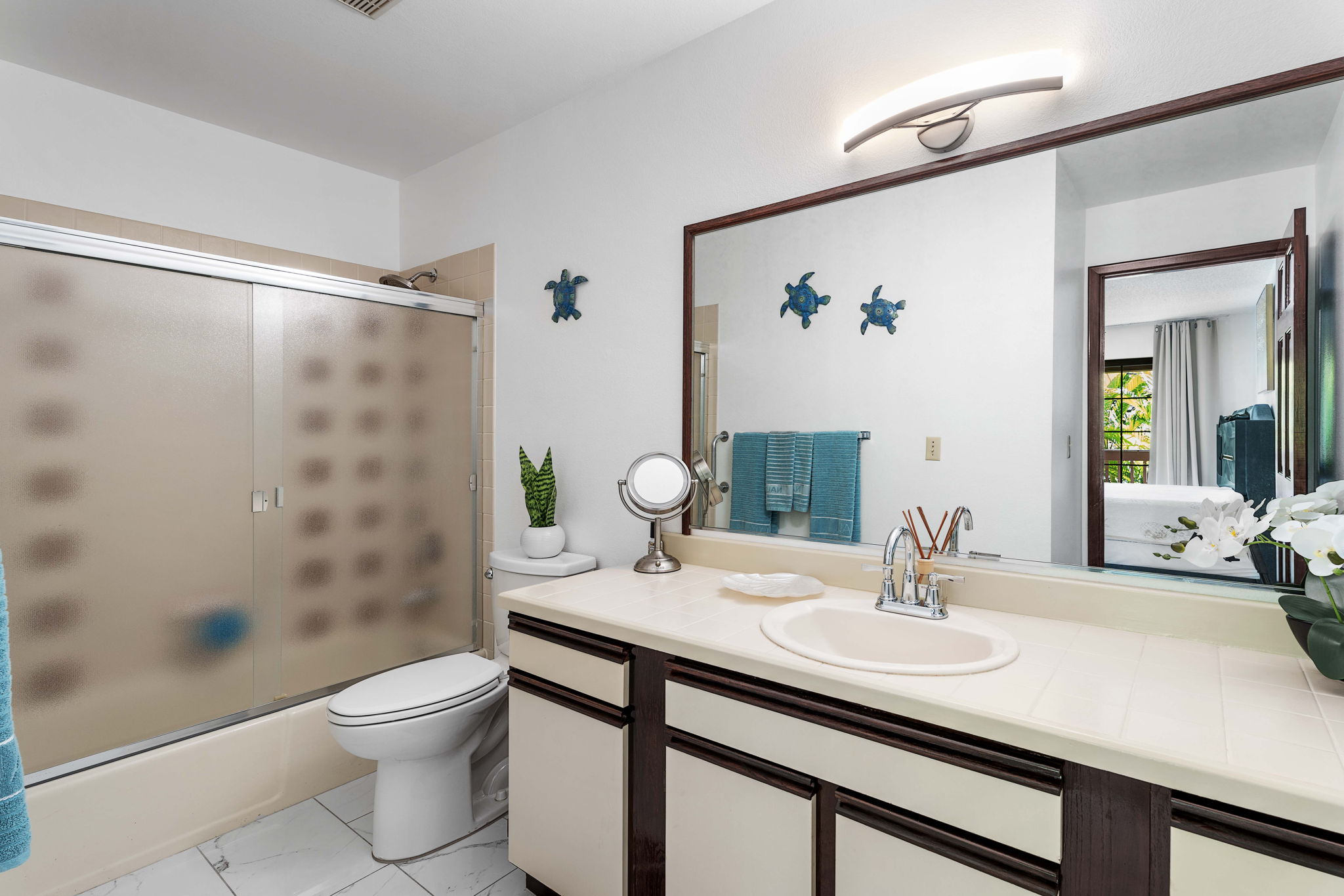 75-123 Lunapule Road, Unit 107 Kailua-Kona, HI 96740 - Photo 6 of 17 a bathroom with a sink and a mirror