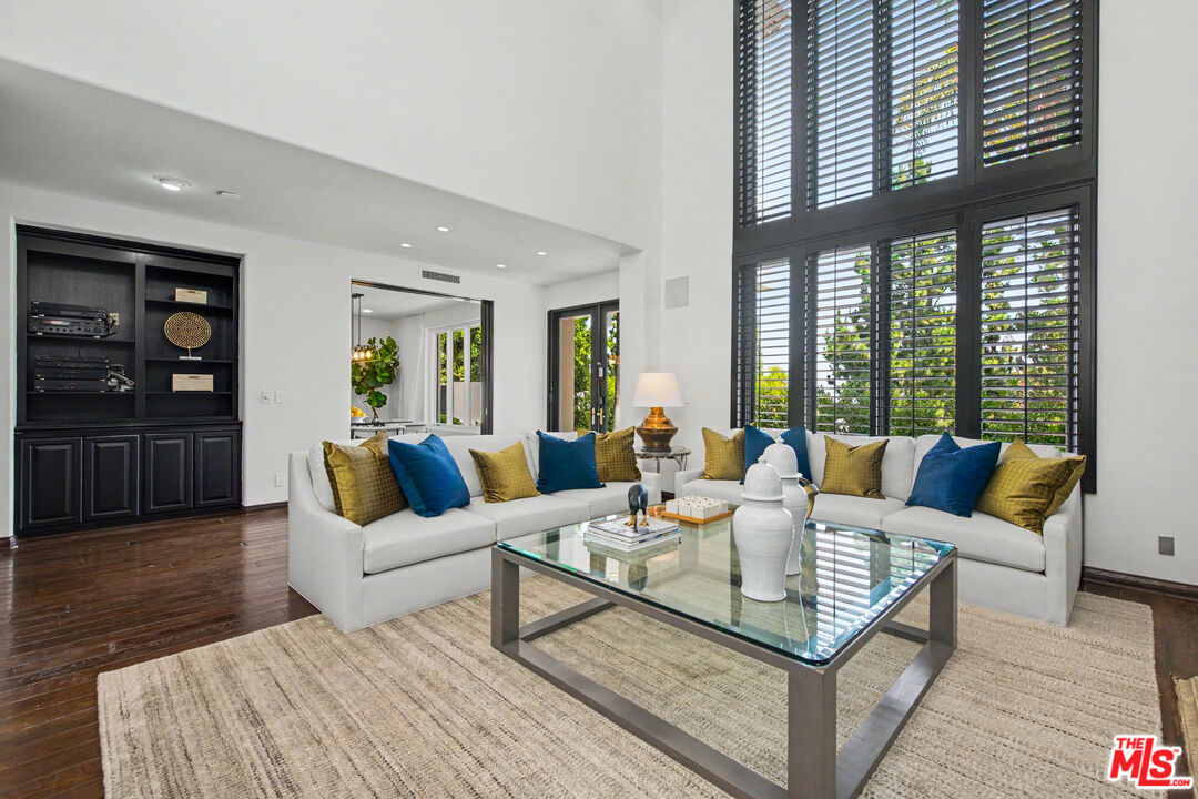 12639 Promontory Road Los Angeles, CA 90049 - Photo 9 of 50 Gallery Image 9