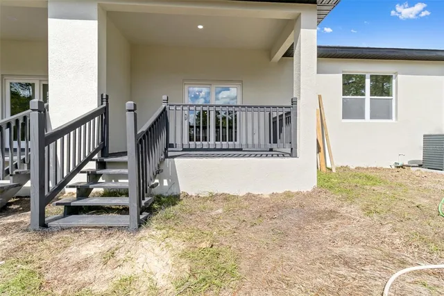 a view of entryway and hall