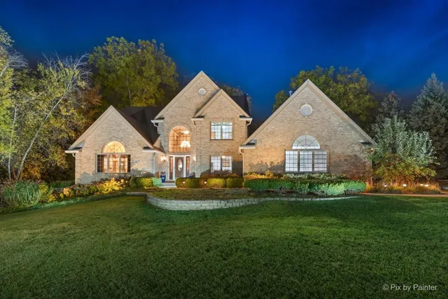 a view of house with garden