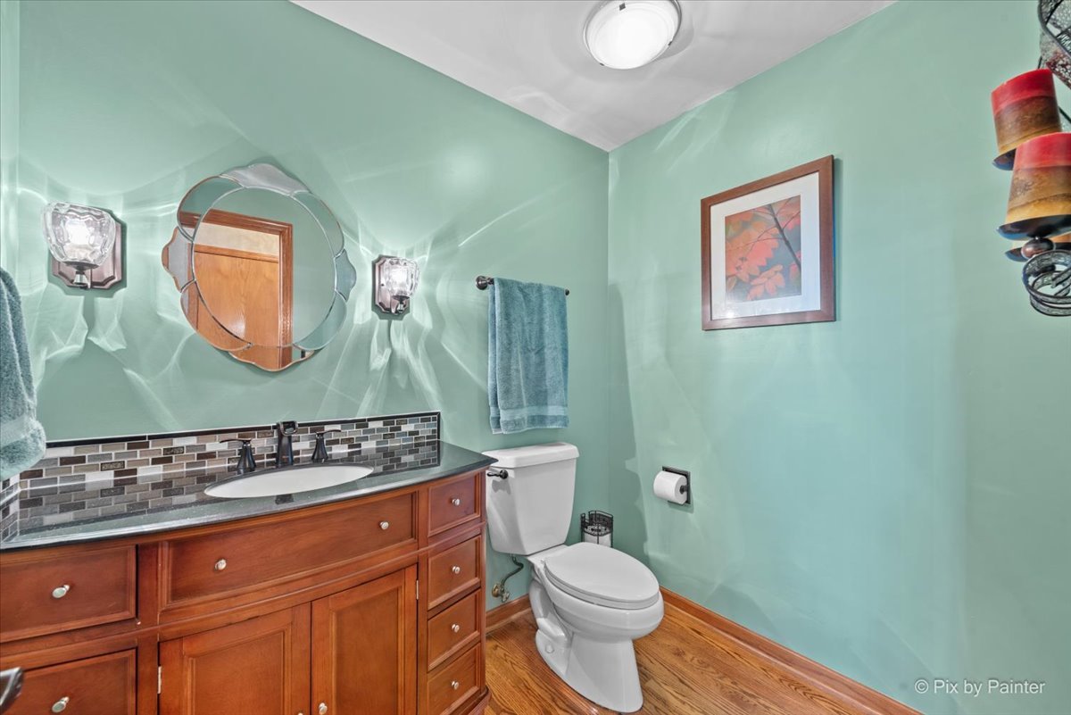 7203 Edgewood Court Spring Grove, IL 60081 - Photo 17 of 46 a bathroom with a toilet a sink and mirror